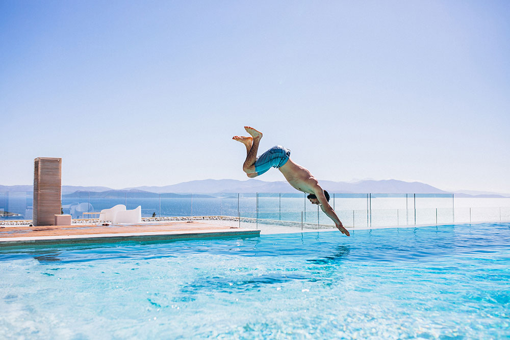 Infinity-Pools-vs.-Skimmer-Pools